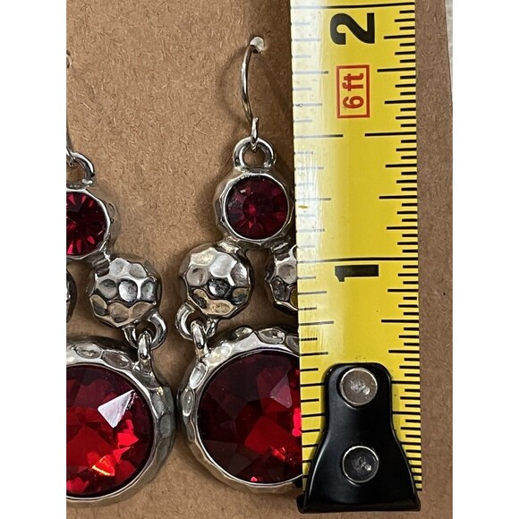 Red Rhinestone Facet Silver Tone Hammered Dangle Earrings Glam Chic Runway - Picture 4 of 6